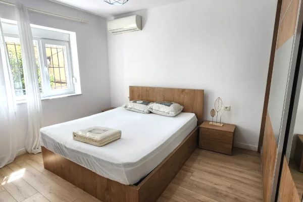Shtepi me qera Apartament ne Tirane, 2+1, Mobilimi E mobiluar, Pagesa 60,000  Leke.