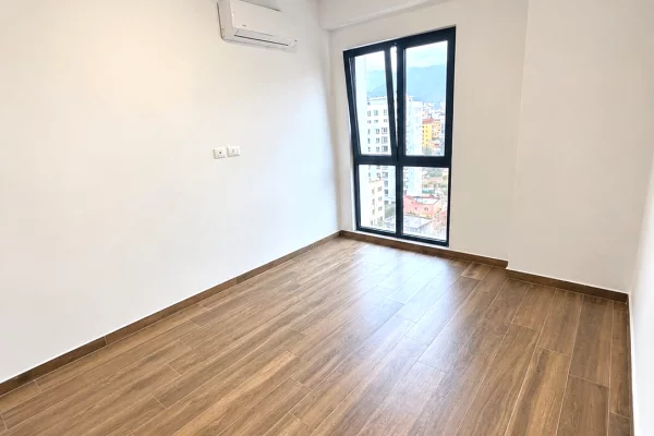 ZYRE ME QERA: 3 Amb. Pune📍Kompleksi Arlis (Farmacia 10) - 50,000 Leke/Muaj - Pallat V.2020 - KT.8 - SP.105m2 || Hapesira ideale per biznesin tuaj🔥