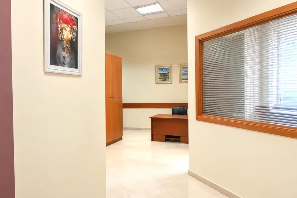 Me Qera: Zyre 2 Amb. Pune 📍Myslym Shyr (Shume Prane Qendres) - 60,000 Leke/Muaj - SP.70m2 - Pallat i Ri || Lokacion Premium