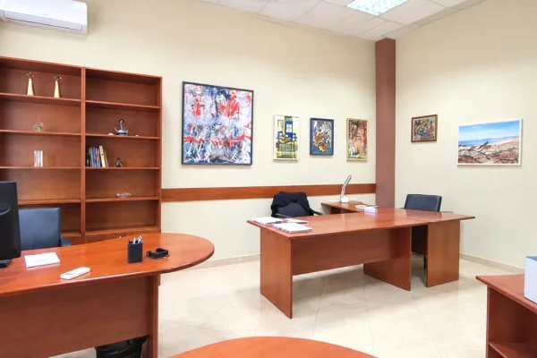 Me Qera: Zyre 2 Amb. Pune 📍Myslym Shyr (Shume Prane Qendres) - 60,000 Leke/Muaj - SP.70m2 - Pallat i Ri || Lokacion Premium
