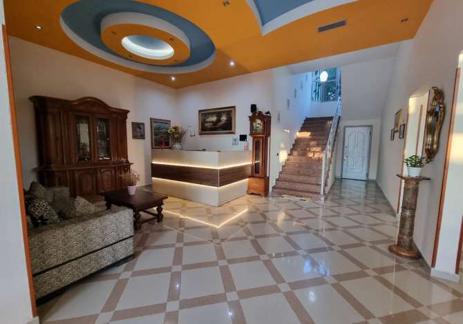 Shitet Hotel (1096m2) ne Qerret me mobil. Klasik Italian (1000m2 Truall) -600 m nga Deti - (25 Dhoma/Ap.1+1 - Restorant)