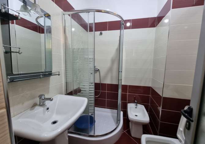 Shitet Hotel (1096m2) ne Qerret me mobil. Klasik Italian (1000m2 Truall) -600 m nga Deti - (25 Dhoma/Ap.1+1 - Restorant)