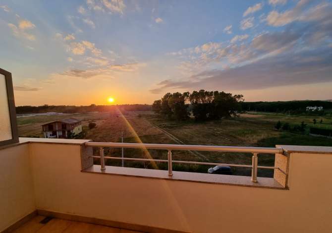 Shitet Hotel (1096m2) ne Qerret me mobil. Klasik Italian (1000m2 Truall) -600 m nga Deti - (25 Dhoma/Ap.1+1 - Restorant)