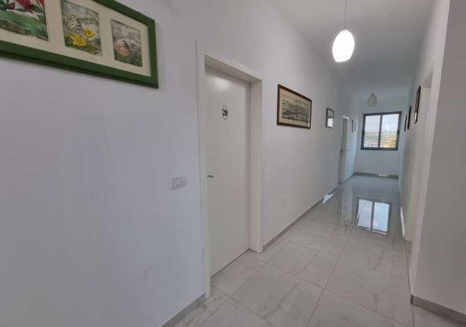 Shitet Hotel (1096m2) ne Qerret me mobil. Klasik Italian (1000m2 Truall) -600 m nga Deti - (25 Dhoma/Ap.1+1 - Restorant)