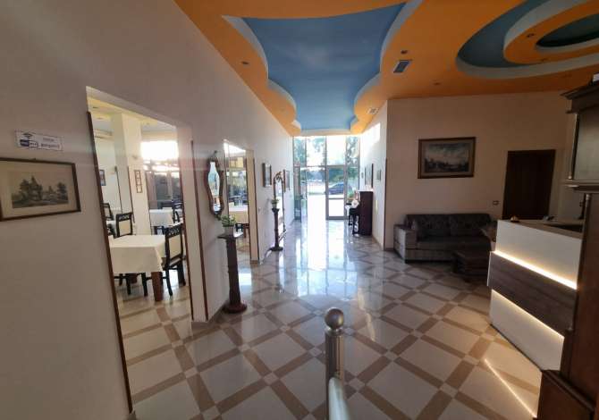 Shitet Hotel (1096m2) ne Qerret me mobil. Klasik Italian (1000m2 Truall) -600 m nga Deti - (25 Dhoma/Ap.1+1 - Restorant)