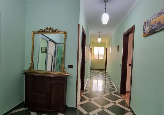 Shitet Hotel (1096m2) ne Qerret me mobil. Klasik Italian (1000m2 Truall) -600 m nga Deti - (25 Dhoma/Ap.1+1 - Restorant)