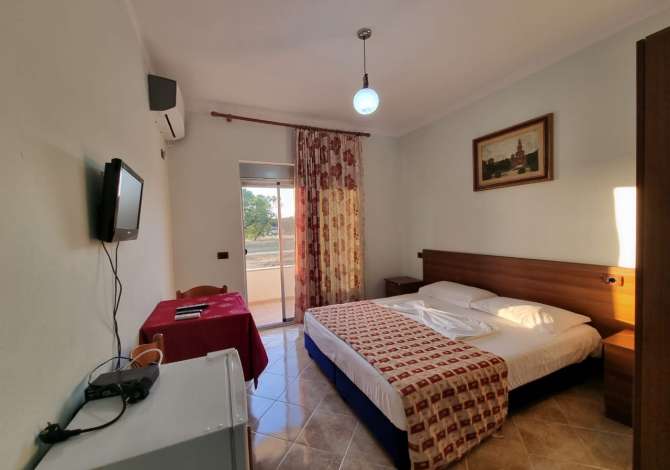 Shitet Hotel (1096m2) ne Qerret me mobil. Klasik Italian (1000m2 Truall) -600 m nga Deti - (25 Dhoma/Ap.1+1 - Restorant)
