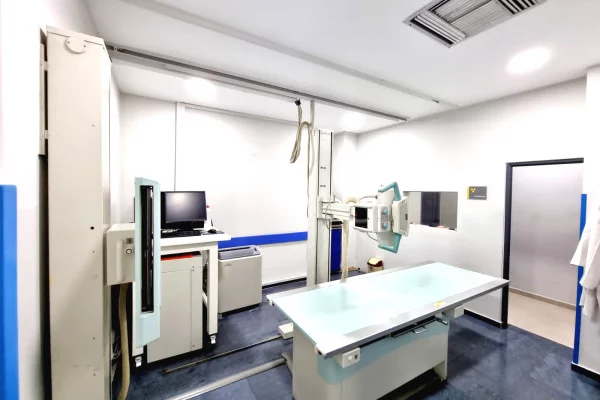 Shitet: Amb Komercial **628m2 ( Kryq. Laprakes - Rr. Dritan Hoxha ) Fasade Xhami nga Rr. Kryesore