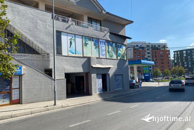 Ambiente Commerciale in Affitto 2+1 a Tirana - 3,500 Euro