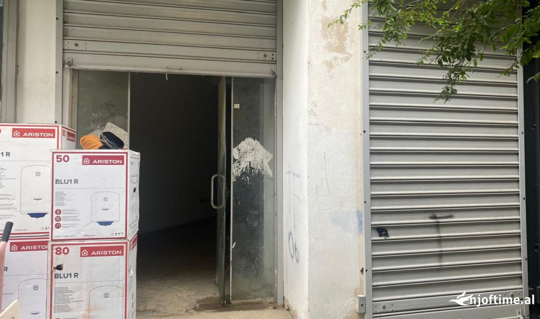 Jepet ambjent biznesi 35 metra me qera