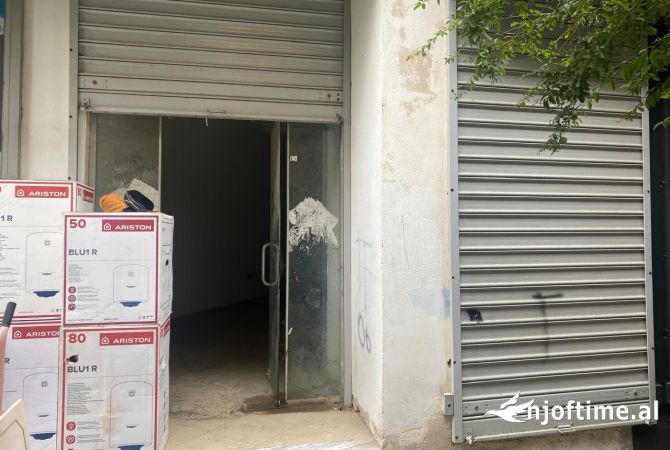 Jepet ambjent biznesi 35 metra me qera