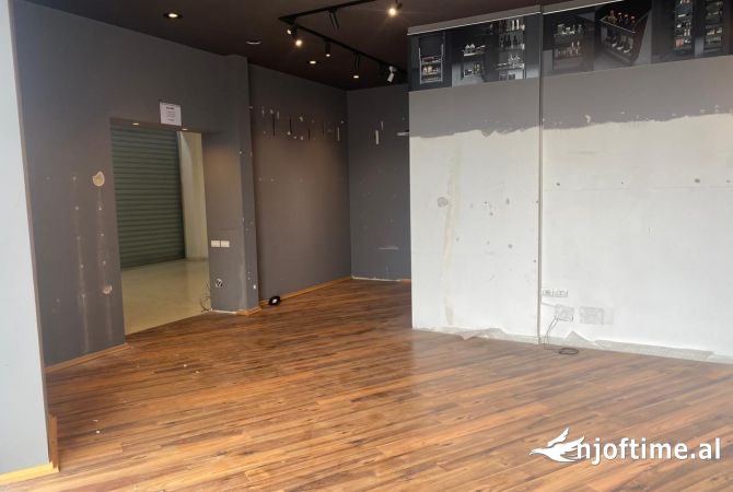 Jepet ambjent biznesi me qera 105 metra