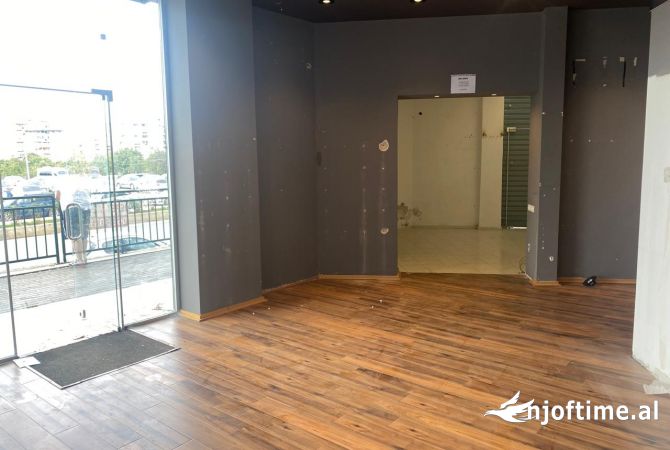 Jepet ambjent biznesi me qera 105 metra