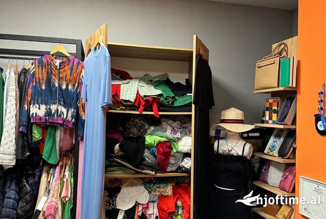 Shitet biznesi butik ne Astir