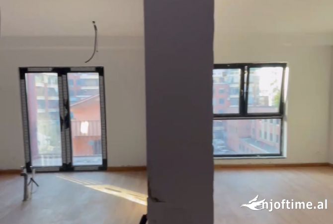 Ambjnete Biznesi Duplex me qira ne Rr.Kavajes, Tirana Garden Building