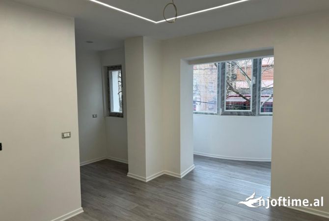 Ambiente Commerciale in Affitto 2+1 a Tirana - 500 Euro