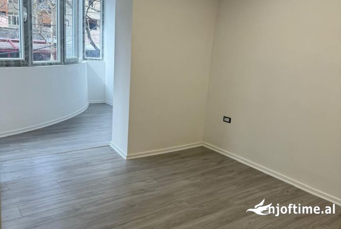 Ambiente Commerciale in Affitto 2+1 a Tirana - 500 Euro