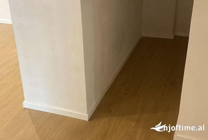 Ambiente Commerciale in Affitto 3+1 a Tirana - 950 Euro