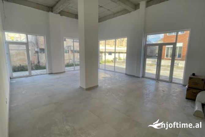 Jepet me qera ambienti per biznes tek rruga e Dibres,