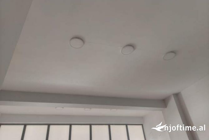 Jepet Ambient Biznesi me qira, Astir