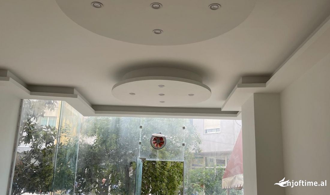 JEPET ME QIRA AMBIENT PER BIZNES TE RRUGA STEFAN SHUNDI NE ASTIR.