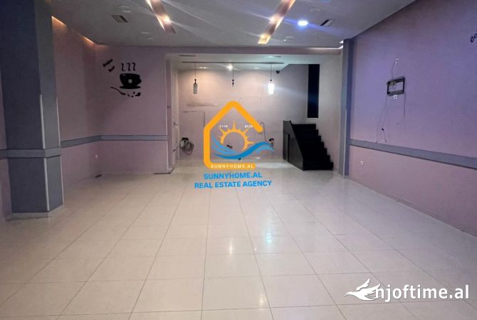 Ambiente Commerciale in Affitto 3+1 a Valona - 450 Euro