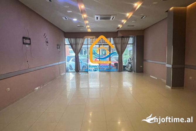 Ambiente Commerciale in Affitto 3+1 a Valona - 450 Euro