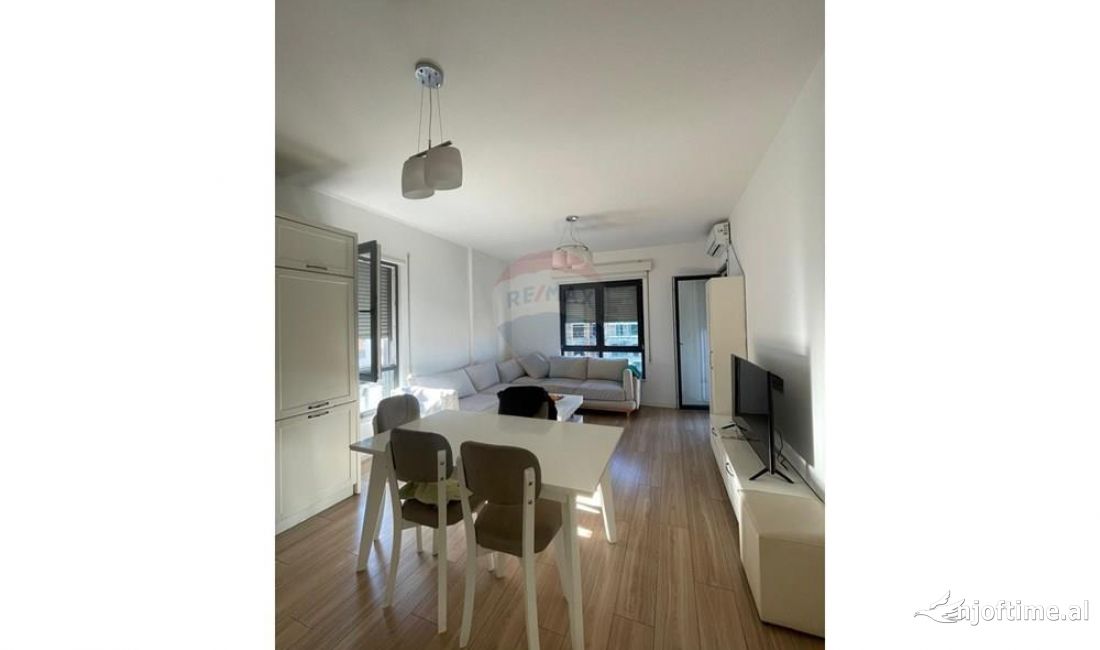 Shtepi ne shitje Apartament ne Tirane, 2+1, Mobilimi Pjeserisht e mobiluar, Pagesa 175,000  Euro.