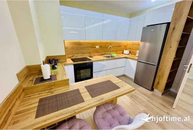 Apartament - Për Qira - Fresku