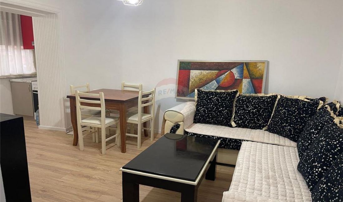 Shtepi me qera Apartament ne Tirane, 1+1, Mobilimi E mobiluar, Pagesa 400  Euro.
