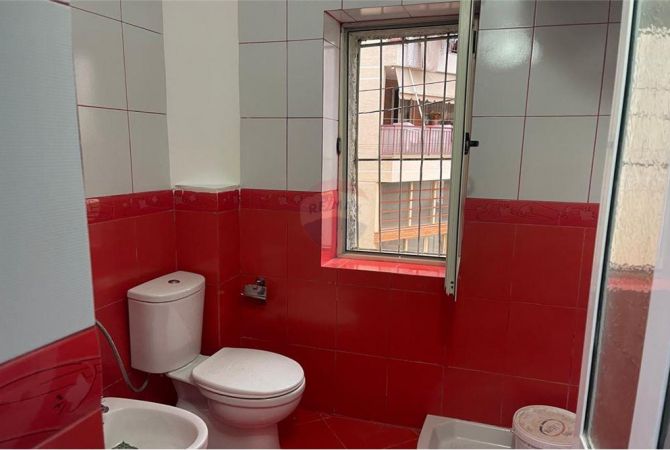 Shtepi me qera Apartament ne Tirane, 1+1, Mobilimi E mobiluar, Pagesa 400  Euro.