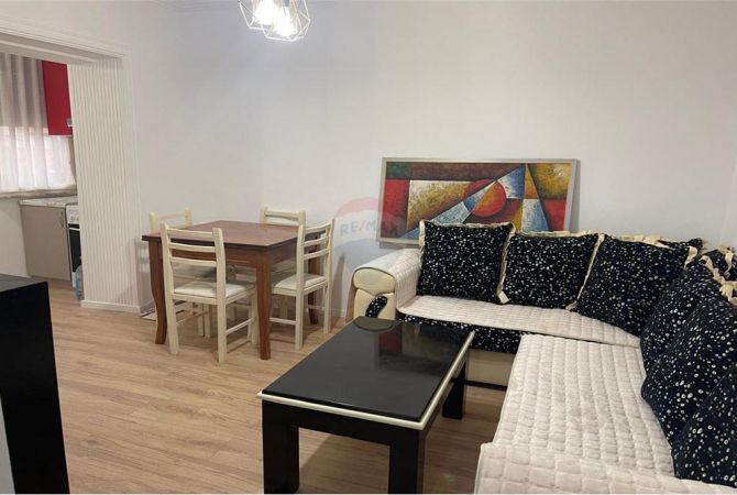 Jepet apartament 1+1 me qira te Shkolla e Kuqe