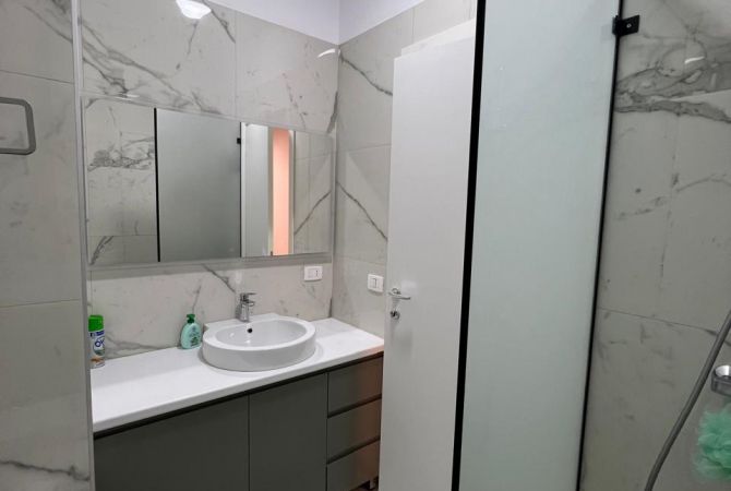 Shtepi me qera Apartament ne Tirane, 2+1, Mobilimi E mobiluar, Pagesa 900  Euro.