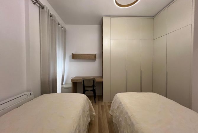 Shtepi me qera Apartament ne Tirane, 2+1, Mobilimi E mobiluar, Pagesa 900  Euro.