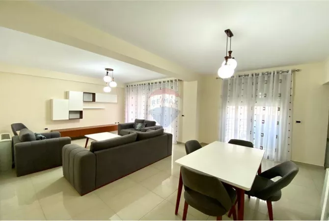 Shtepi me qera Apartament ne Tirane, 3+1, Mobilimi E mobiluar, Pagesa 2,000  Euro.