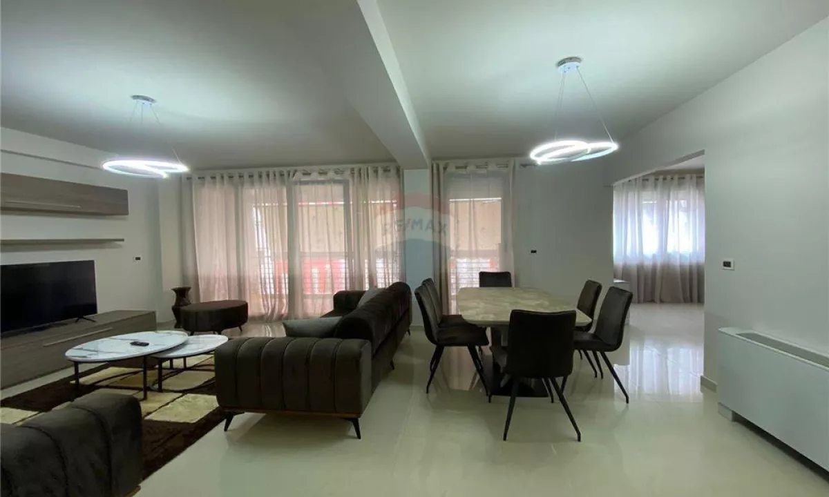 Shtepi me qera Apartament ne Tirane, 3+1, Mobilimi E mobiluar, Pagesa 2,000  Euro.