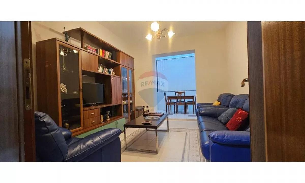 Shtepi me qera Apartament ne Tirane, 2+1, Mobilimi E mobiluar, Pagesa 650  Euro.