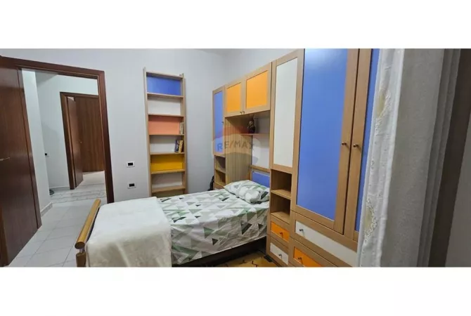 Shtepi me qera Apartament ne Tirane, 2+1, Mobilimi E mobiluar, Pagesa 650  Euro.