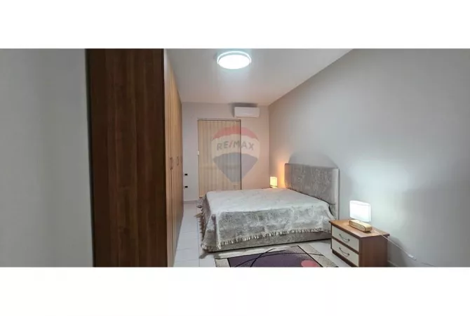 Shtepi me qera Apartament ne Tirane, 2+1, Mobilimi E mobiluar, Pagesa 650  Euro.