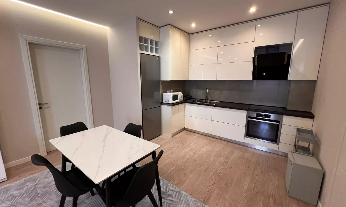 Shtepi me qera Apartament ne Tirane, 3+1, Mobilimi E mobiluar, Pagesa 100,000  Leke.