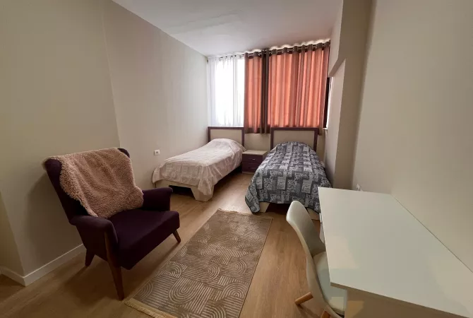 Shtepi me qera Apartament ne Tirane, 3+1, Mobilimi E mobiluar, Pagesa 100,000  Leke.