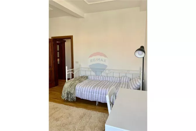 Shtepi me qera Apartament ne Tirane, 2+1, Mobilimi E mobiluar, Pagesa 1,200  Euro.