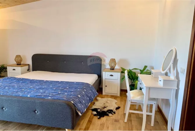 Shtepi me qera Apartament ne Tirane, 2+1, Mobilimi E mobiluar, Pagesa 1,200  Euro.