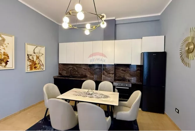 Shtepi ne shitje Apartament ne Tirane, 1+1, Mobilimi E mobiluar, Pagesa 110,000  Euro.