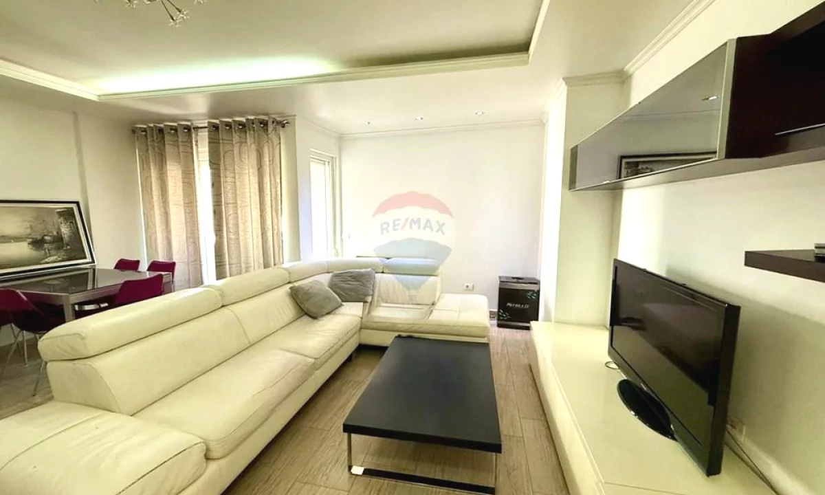 Shtepi me qera Apartament ne Tirane, 2+1, Mobilimi E mobiluar, Pagesa 700  Euro.