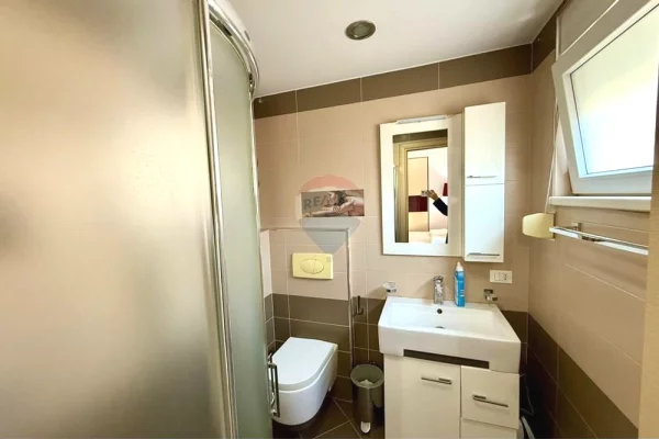 Shtepi me qera Apartament ne Tirane, 2+1, Mobilimi E mobiluar, Pagesa 700  Euro.