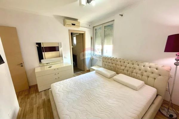 Shtepi me qera Apartament ne Tirane, 2+1, Mobilimi E mobiluar, Pagesa 700  Euro.
