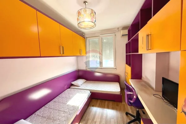Shtepi me qera Apartament ne Tirane, 2+1, Mobilimi E mobiluar, Pagesa 700  Euro.
