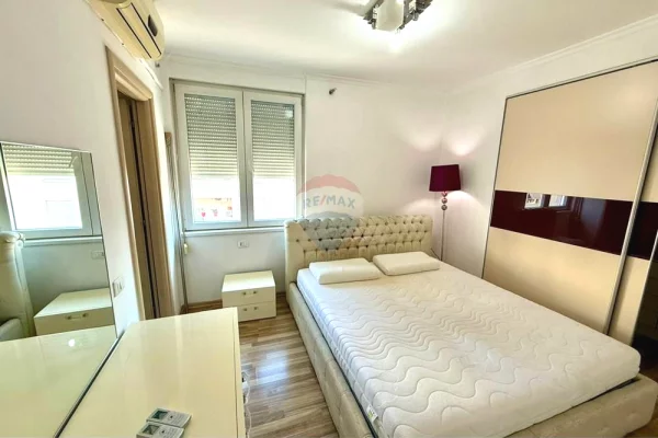 Shtepi me qera Apartament ne Tirane, 2+1, Mobilimi E mobiluar, Pagesa 700  Euro.