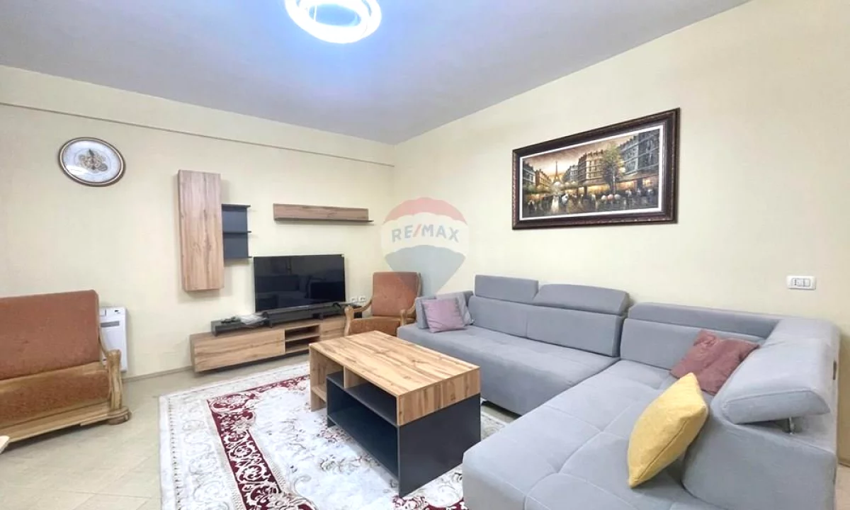 Shtepi me qera Apartament ne Tirane, 2+1, Mobilimi E mobiluar, Pagesa 700  Euro.
